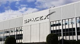 SpaceX'in El Tipi AI Cihazı Tartışmaları Beraberinde Getirdi